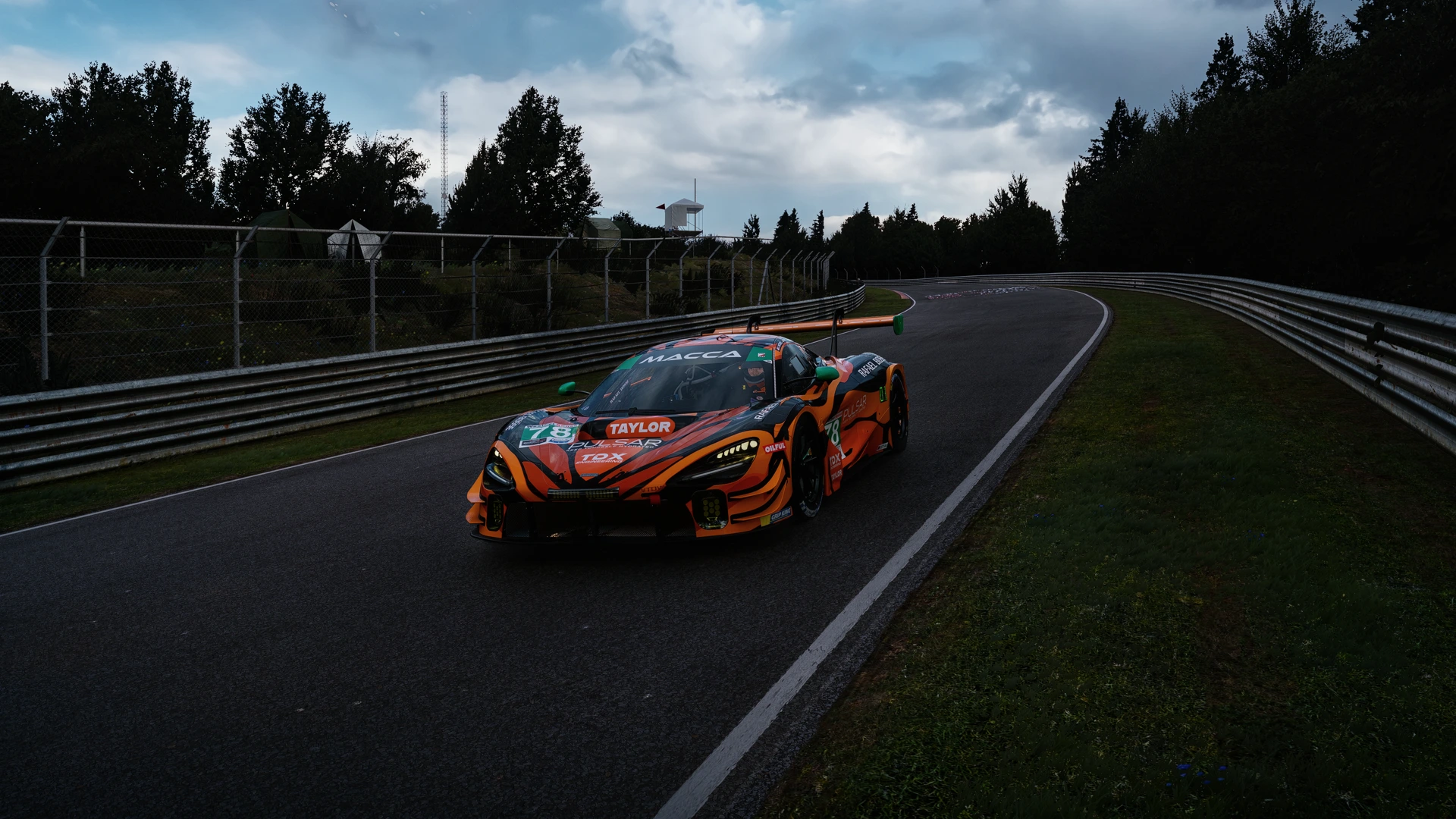 Apex Sim — McLaren in-game photograph on Nordschleife